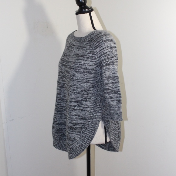 Express, 3/4 length sleeve sweater - Picture 2 of 7